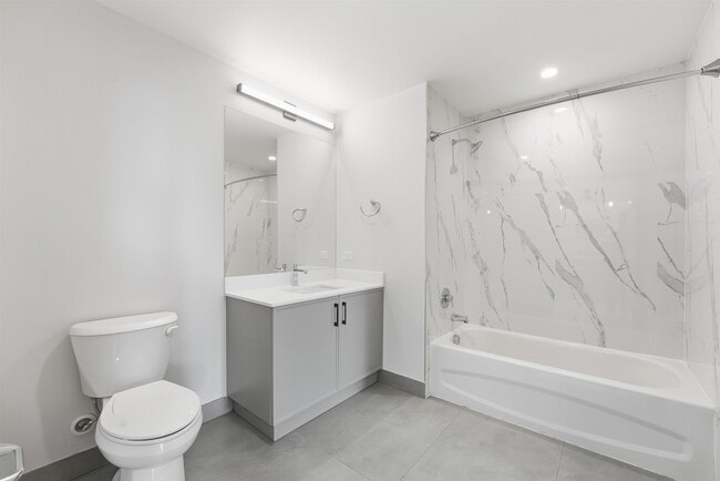 Building Photo - 40 Center St