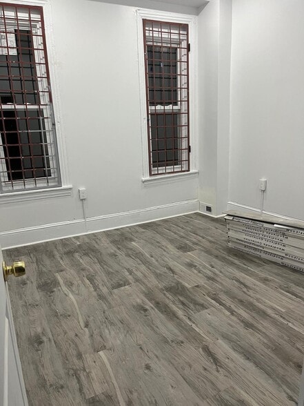 Building Photo - 415 S 10th St