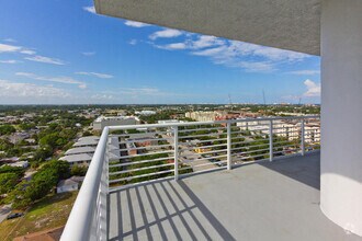 Building Photo - Strada - 1501