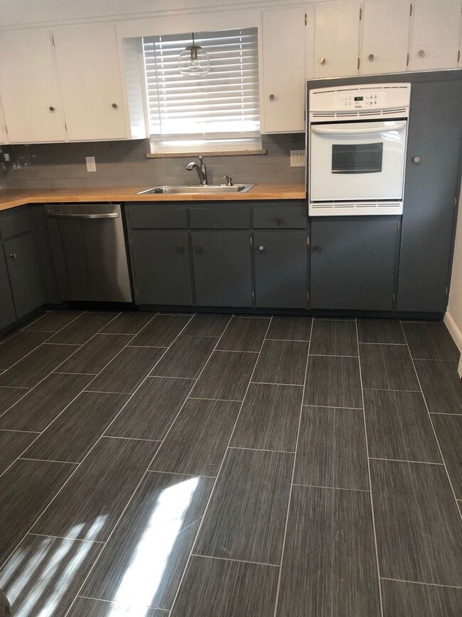 Building Photo - 3642-3652 Allison St.