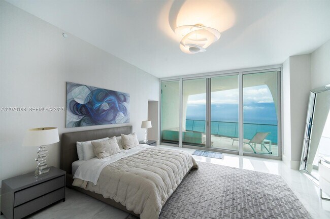 Building Photo - 16901 Collins Ave
