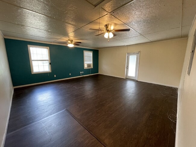 Building Photo - Home For Rent