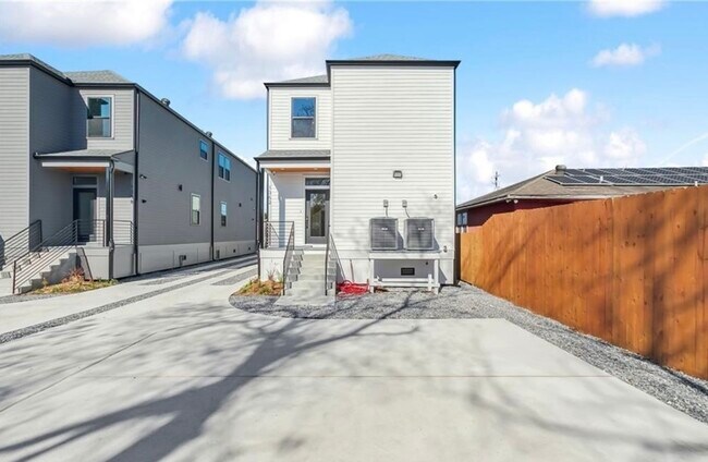 Building Photo - 1362 Harrison Ave