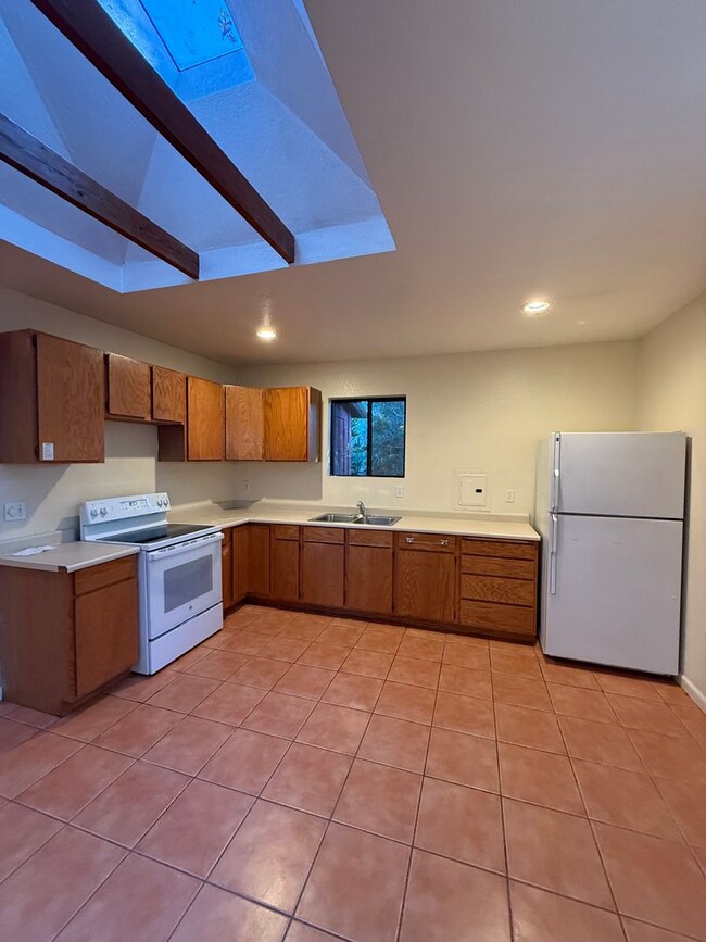 Building Photo - MOVE IN SPECIAL $500 OFF FIRST MONTHS RENT!!! Gated Private Studio just minutes to downtown Grato...