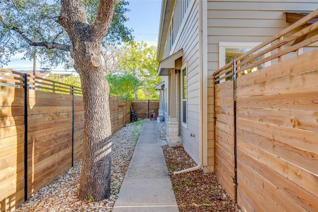 Building Photo - 5701 Cougar Dr