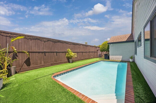 Building Photo - 11646 Manor Park Dr