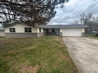 Building Photo - Newly Renovated 3 bedroom home