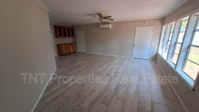 Building Photo - 201 Elm Ave