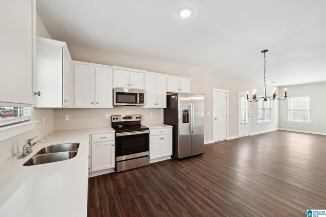 Building Photo - 129 Kings Wy