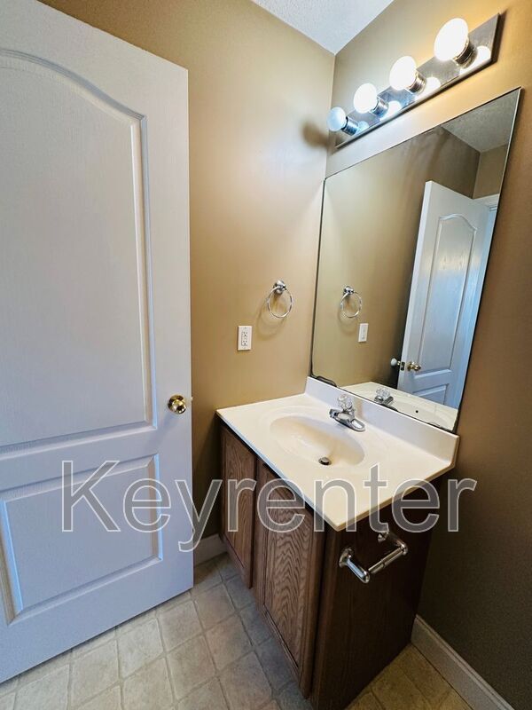 Building Photo - 804 Garcia Way