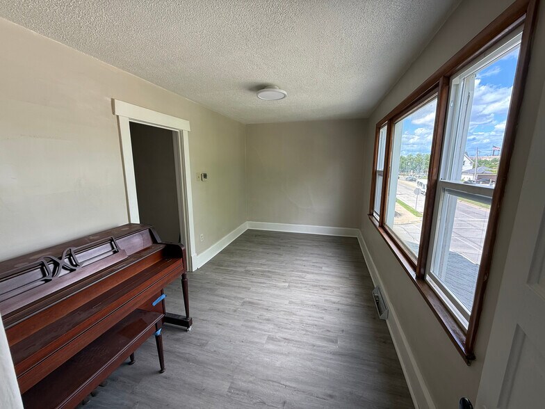 Building Photo - 1703 S 70th St