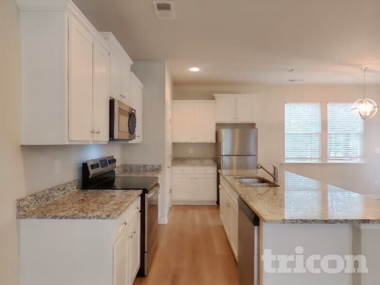 Building Photo - 701 Jackson Ct