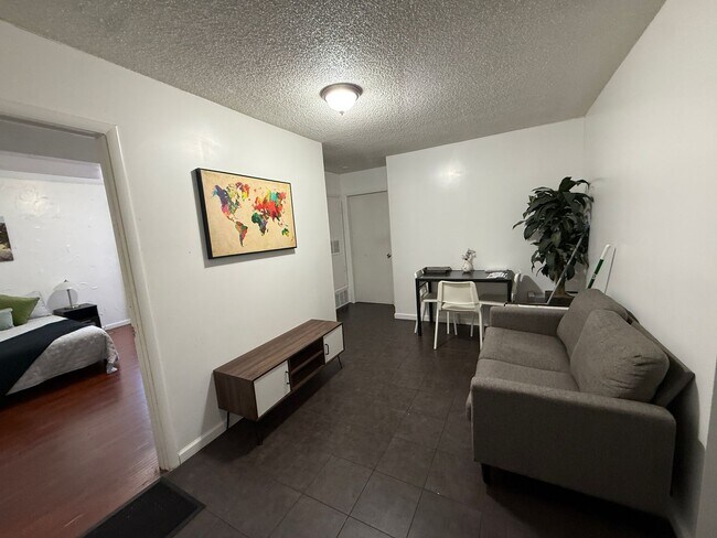 Building Photo - 68 E 200 S