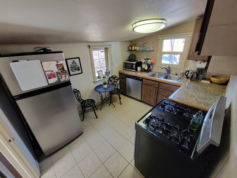 Building Photo - 1675 Ulster St