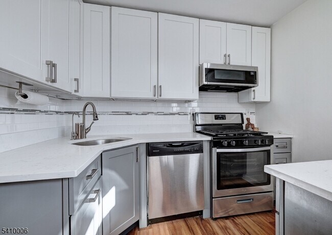 Building Photo - 101 Gates Ave