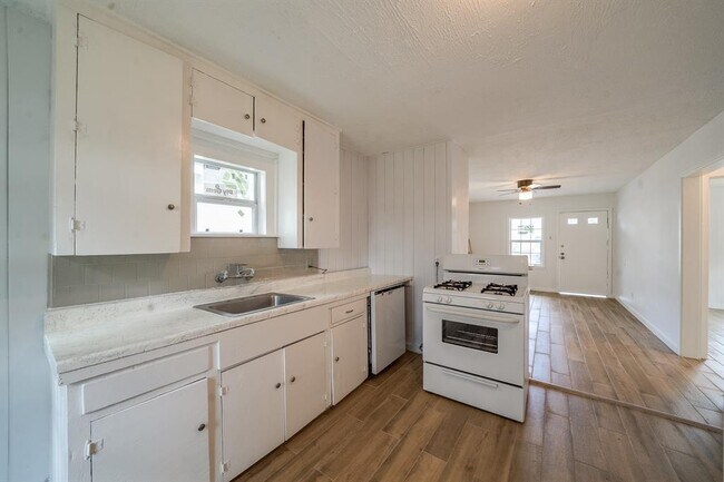 Building Photo - 3710 Cactus St