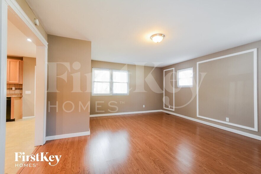 Building Photo - 385 Humes Ln