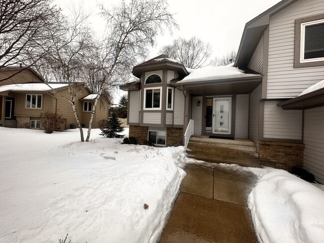 Building Photo - 9403 Lakeside Trl