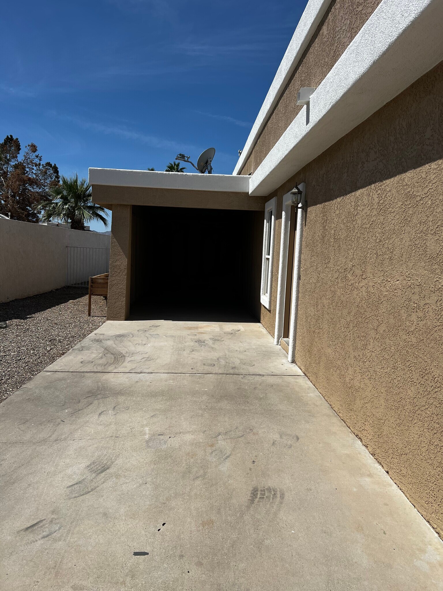 Building Photo - 261 Cottonwood Dr