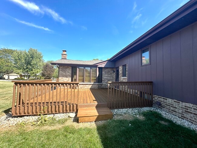 Building Photo - 14748 Sprucecreek Ln