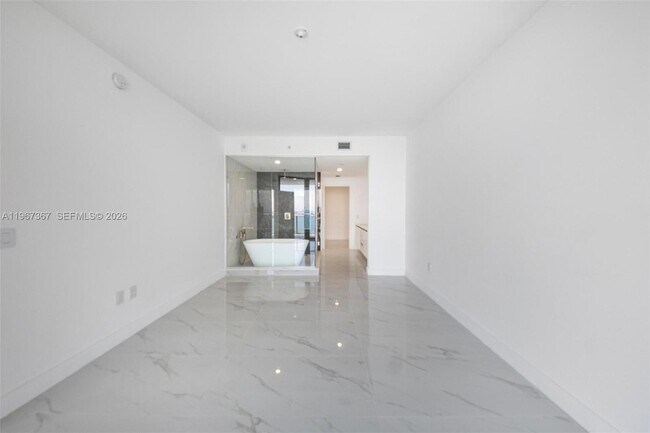 Building Photo - 700 NE 24th St