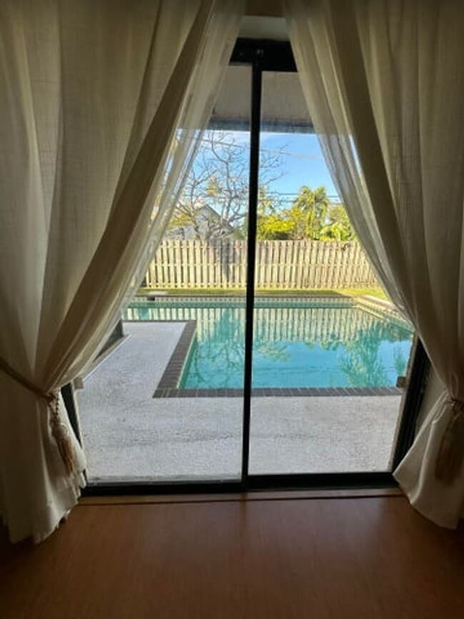 Building Photo - 3291 SW 4th St