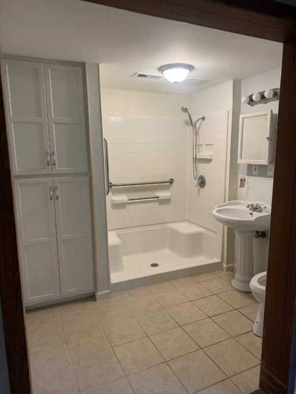 Building Photo - 2640 W 56th Ave