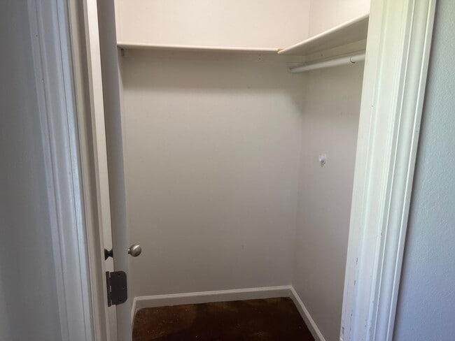 Building Photo - 3 Bed 2 Bath Duplex