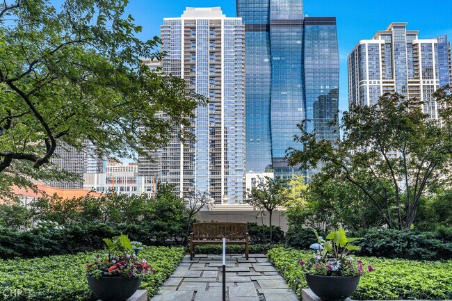 Building Photo - 360 E Randolph St