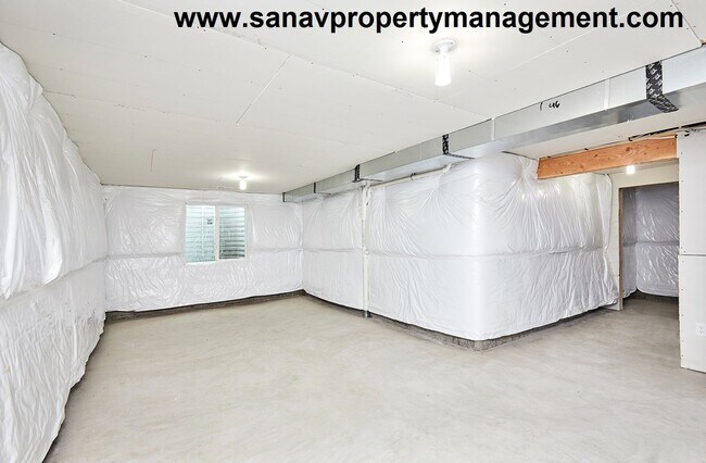 Building Photo - Spacious 3-Bedroom Home with Modern Layout...