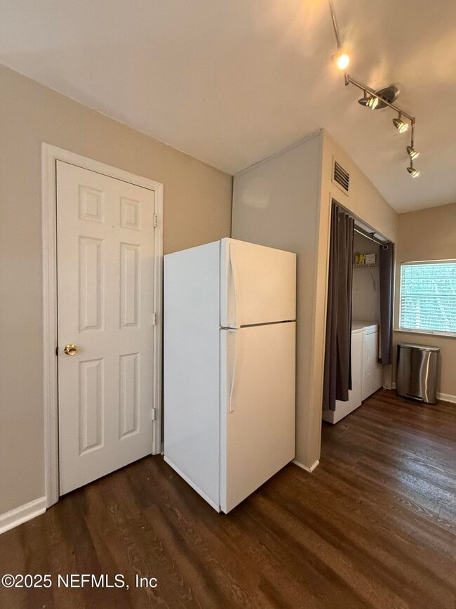 Building Photo - 509 Live Oak St