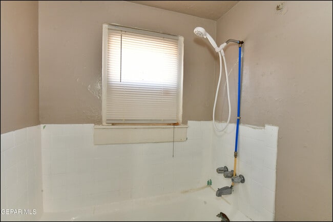 Building Photo - 3519 Douglas Ave