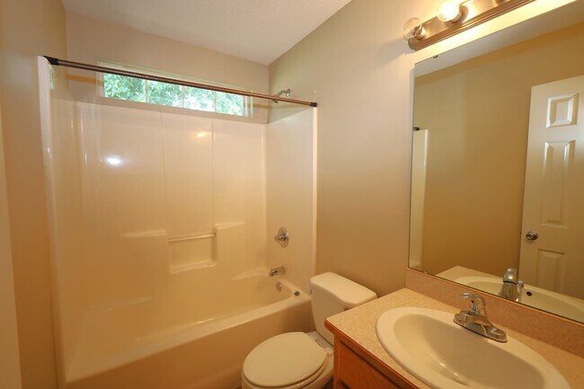 Building Photo - Available Soon! 413 Byson Circle