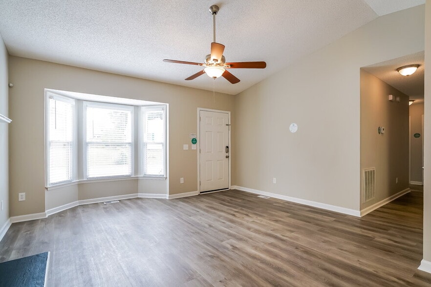 Building Photo - 1109 Ujamaa Dr