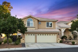 Building Photo - Welcome Home to Fall in Love with This Stu...