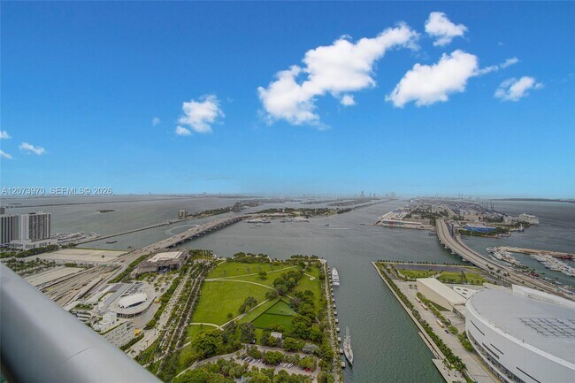 Building Photo - 900 Biscayne Blvd
