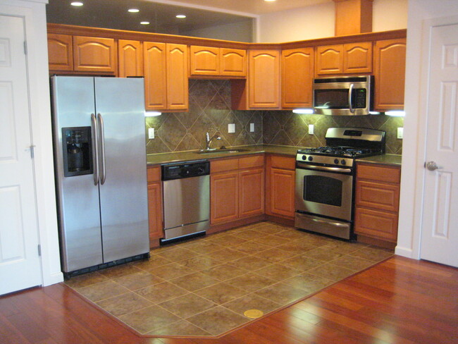 Kitchen - Hawthorne 44 Apartments