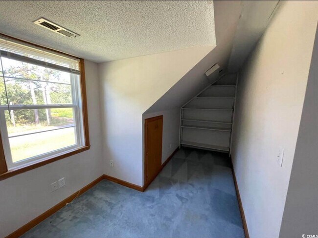 Building Photo - 163 Edwards Rd