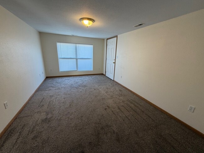 Building Photo - 614 1/2 Broad St