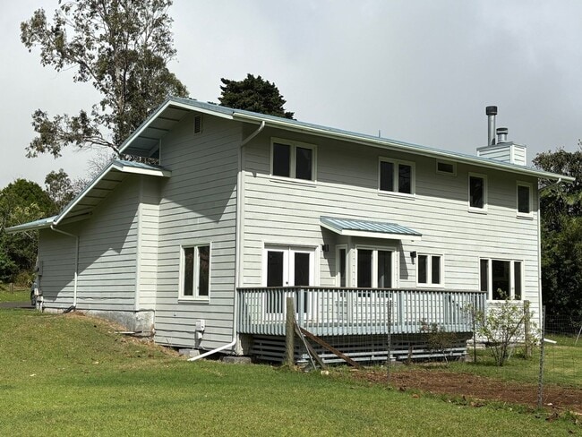 Building Photo - Private 3 bdrm custom home on acreage