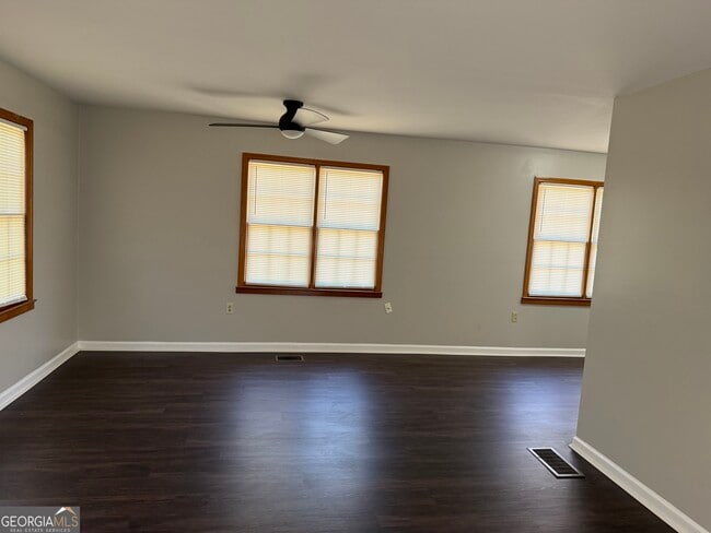 Building Photo - 1780 Elmwood Cir