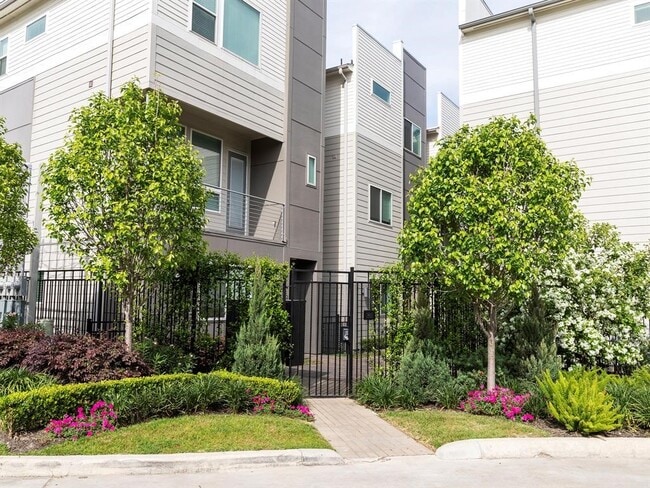 Building Photo - 310 Jensen Dr