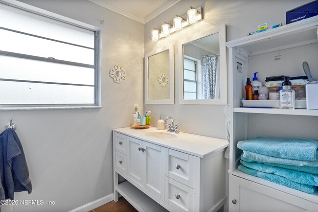 Building Photo - 6717 Lenczyk Dr