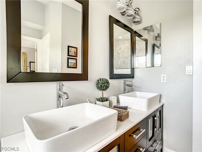 Building Photo - 13633 Admiral Ct