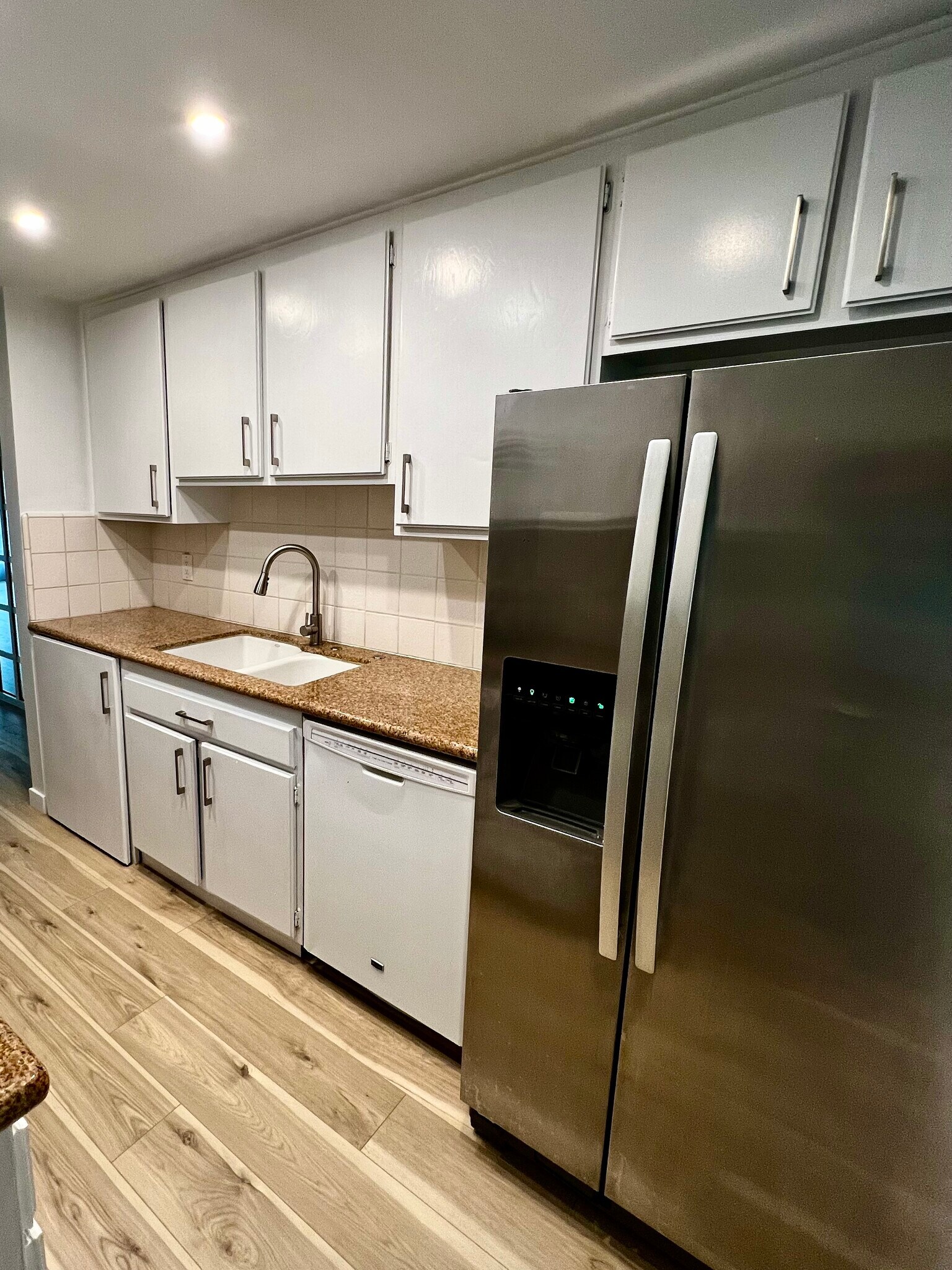 Renovated Kitchen - 6467 Kanan Dume Rd