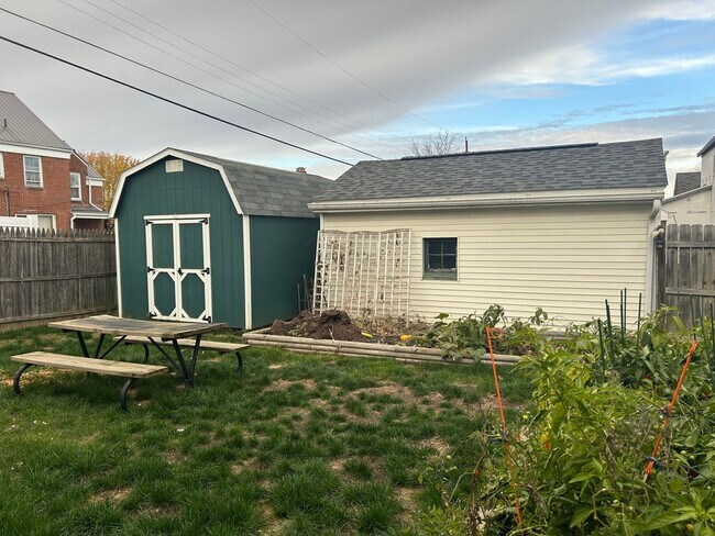 Building Photo - Charming 4BR House in Steubenville