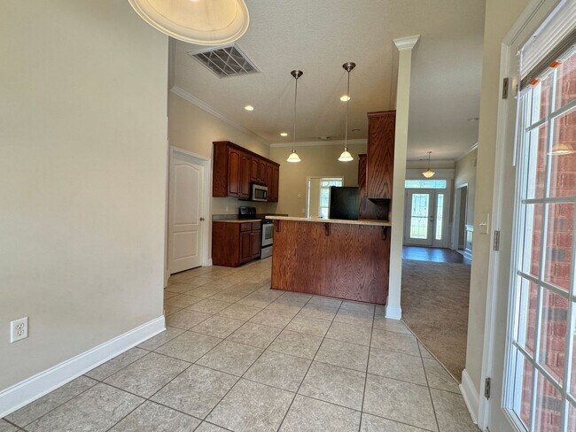 Building Photo - COMING SOON IN MID-AUGUST! [PET FRIENDLY]