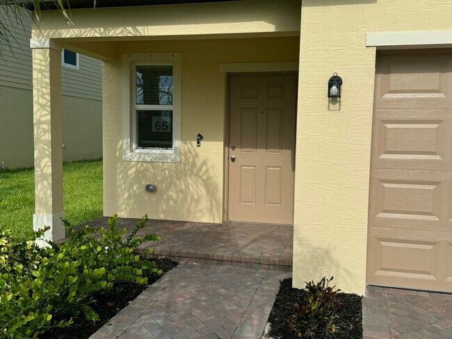 Building Photo - 664 Carlyle Wy