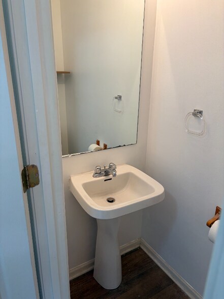 Building Photo - 358 Cherry St