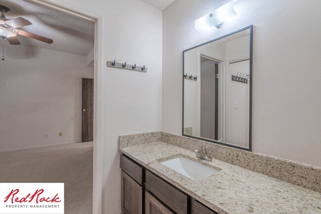 Building Photo - 2 Bedroom Condo in a Prime Location!
